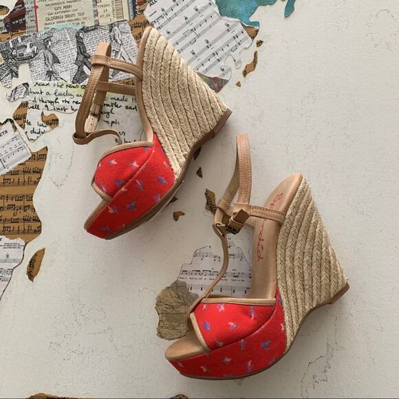 Splendid | Luau Fiesta Red Floral Wedge Sandals Size 6 - Picture 4 of 8